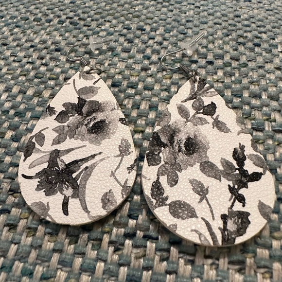 White & Gray Floral Leather Large Teardrop Shape Earrings - Picture 6 of 6